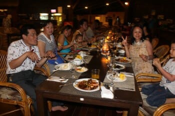 China guest were enjoying their dinner