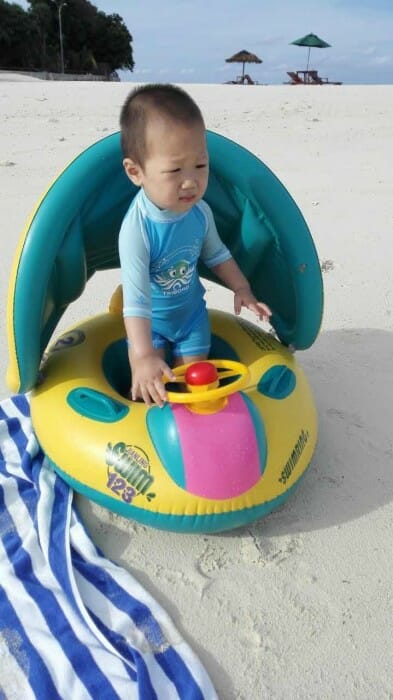 我有专属自己的小车，海上驾驶不需要驾照啦 嘿嘿